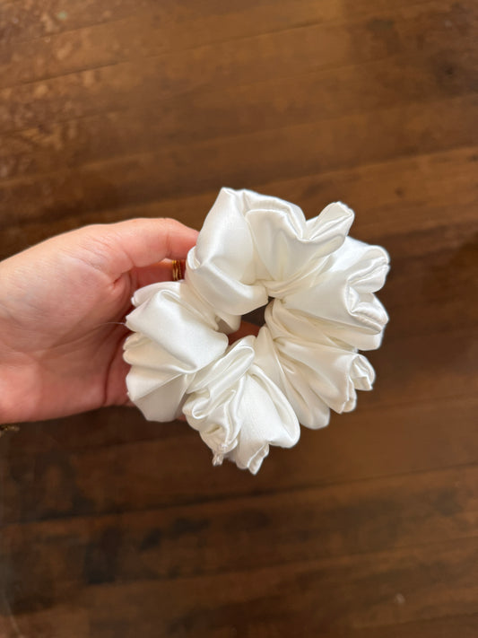 Vera The Label - Coconut Scrunchie
